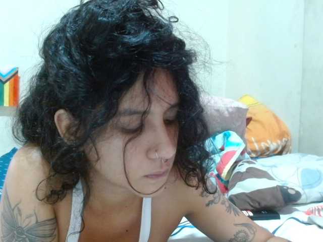 AlinaWoolf live cam on BongaCams