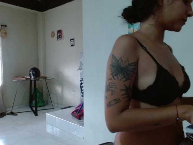 AlinaWoolf live cam on BongaCams