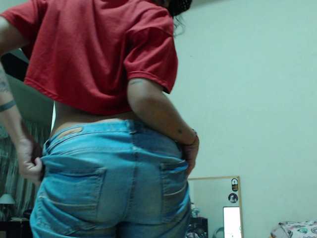 AlinaWoolf live cam on BongaCams