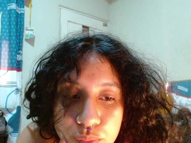 AlinaWoolf live cam on BongaCams