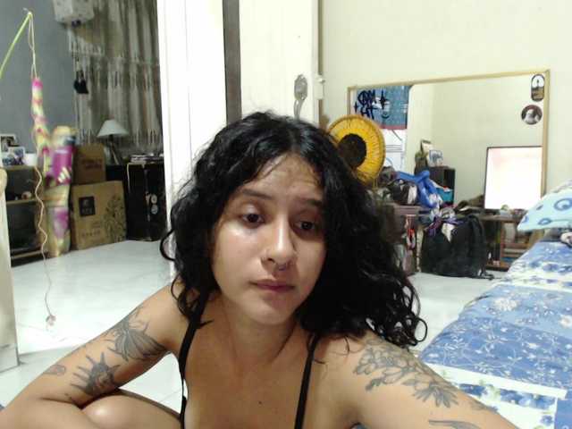 AlinaWoolf live cam on BongaCams