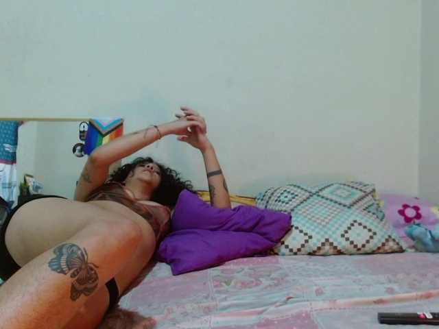 AlinaWoolf live cam on BongaCams