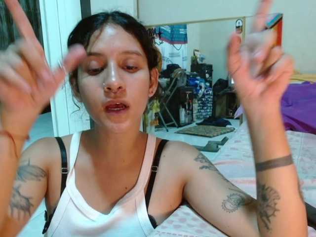 AlinaWoolf live cam on BongaCams