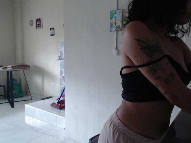 AlinaWoolf live cam on BongaCams