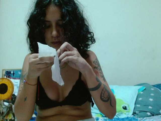 AlinaWoolf live cam on BongaCams