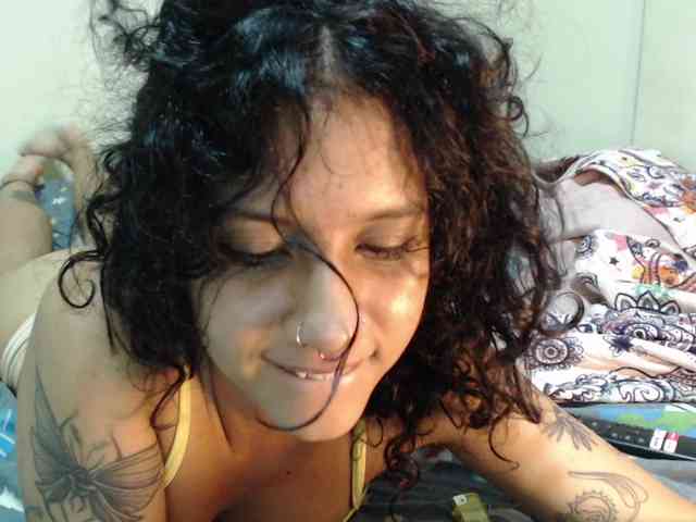 AlinaWoolf webcam
