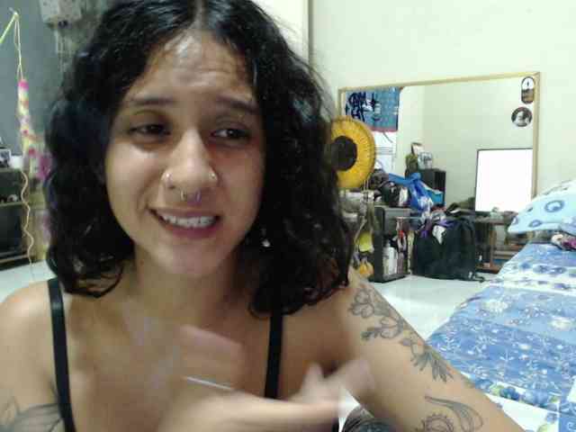 AlinaWoolf webcam