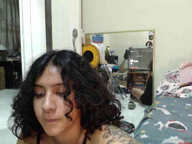 AlinaWoolf webcam