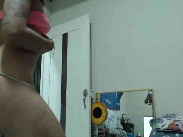 AlinaWoolf webcam