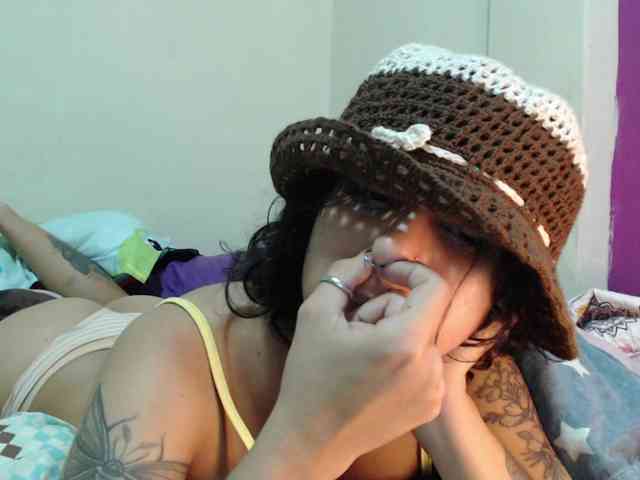 AlinaWoolf webcam