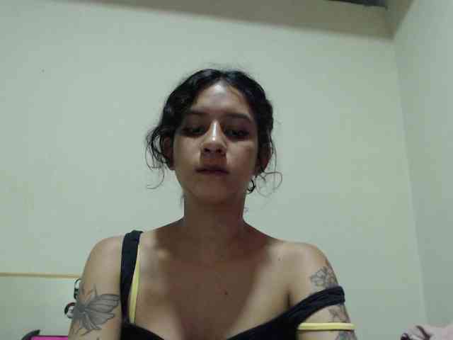 AlinaWoolf webcam