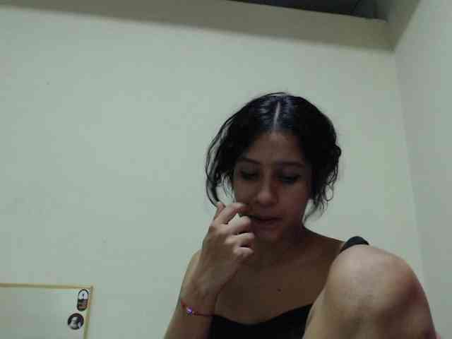 AlinaWoolf webcam