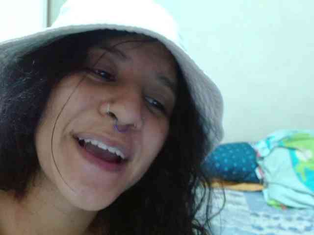 AlinaWoolf webcam