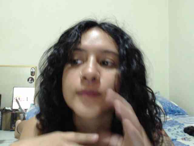 AlinaWoolf webcam