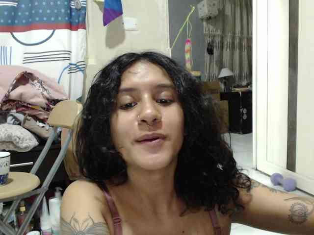 AlinaWoolf webcam