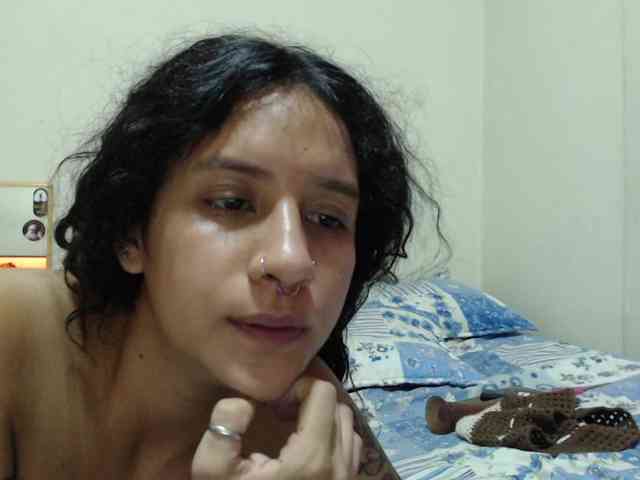 AlinaWoolf webcam
