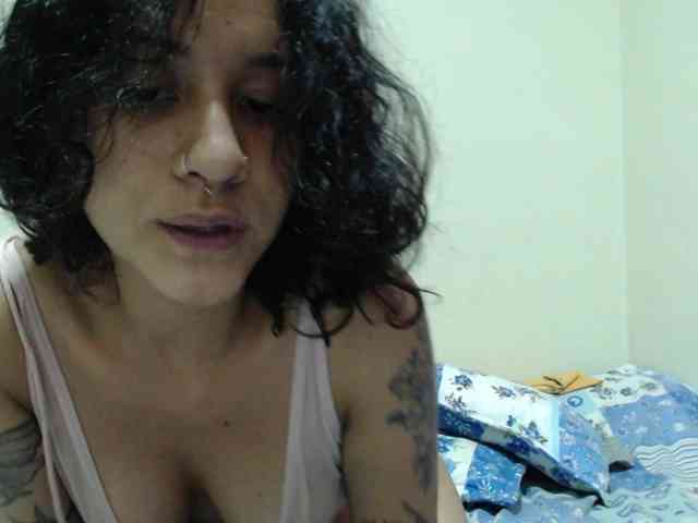 AlinaWoolf webcam