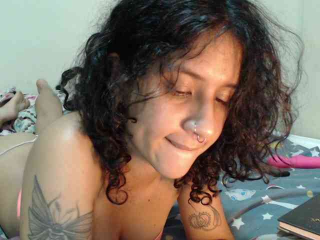 AlinaWoolf webcam