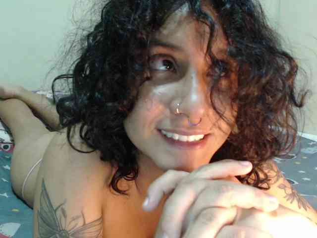 AlinaWoolf webcam