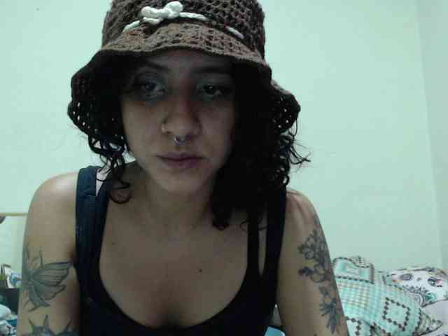 AlinaWoolf webcam