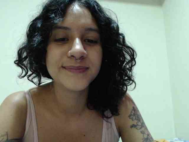 AlinaWoolf webcam