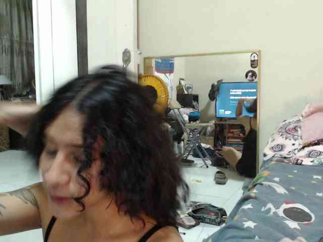 AlinaWoolf webcam
