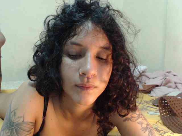 AlinaWoolf webcam