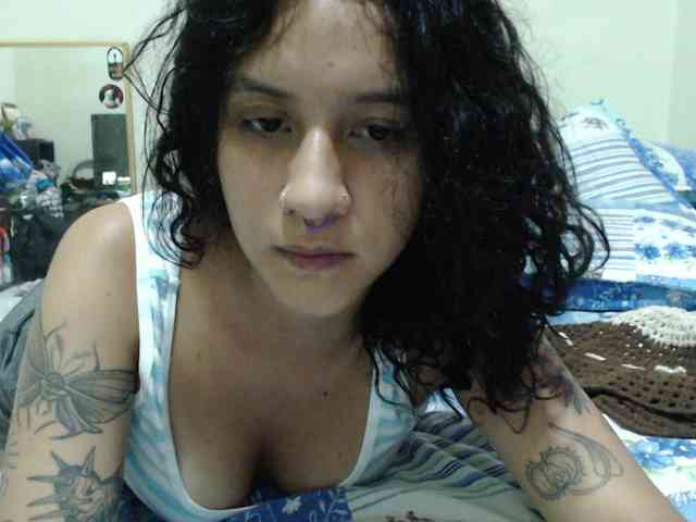 AlinaWoolf webcam