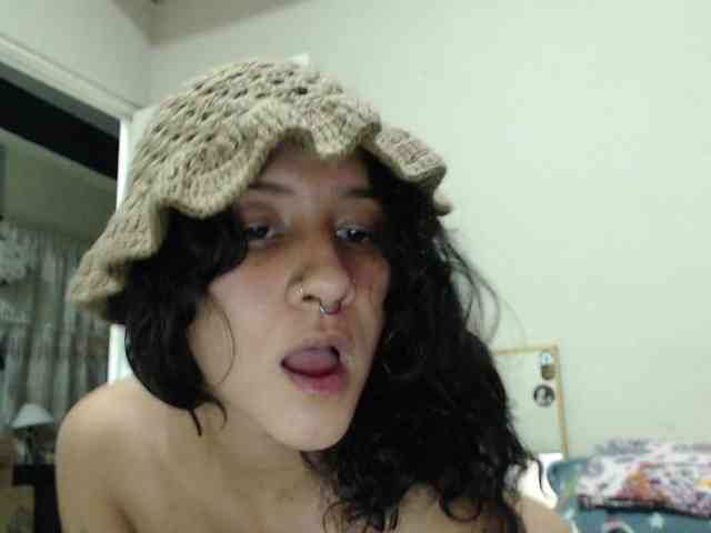 AlinaWoolf webcam