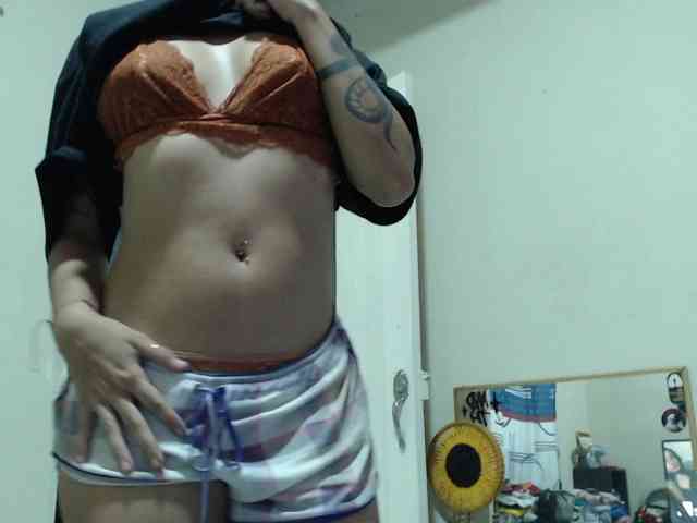 AlinaWoolf webcam