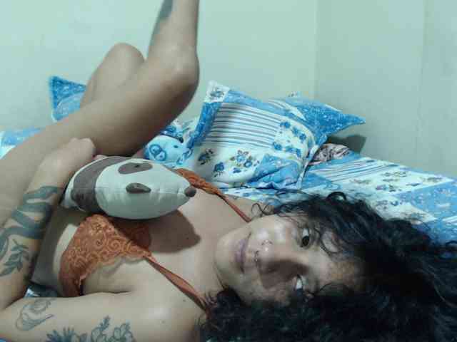 AlinaWoolf webcam