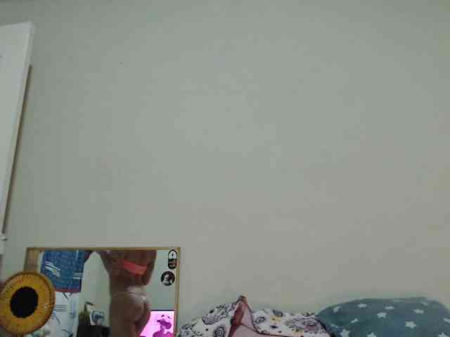 AlinaWoolf webcam