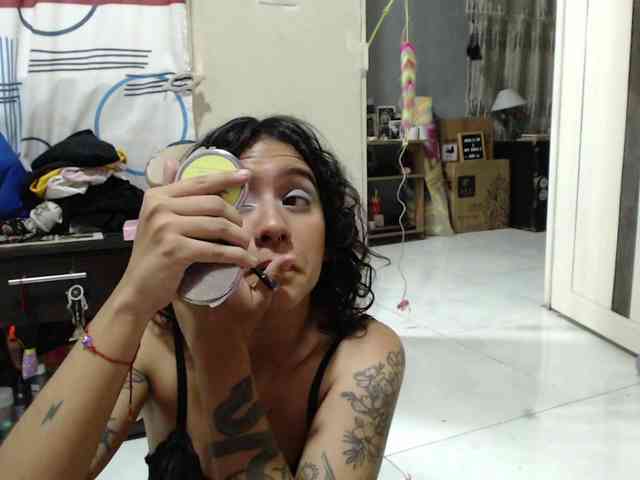 AlinaWoolf webcam