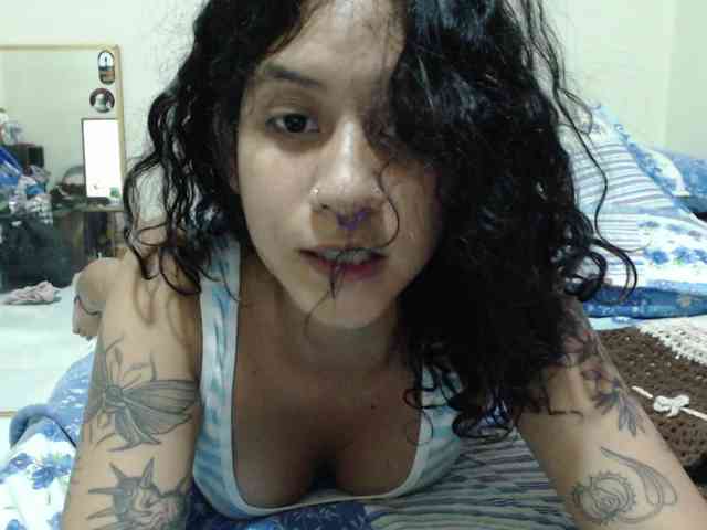 AlinaWoolf webcam
