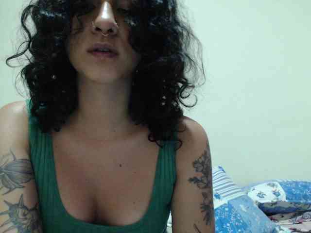 AlinaWoolf webcam