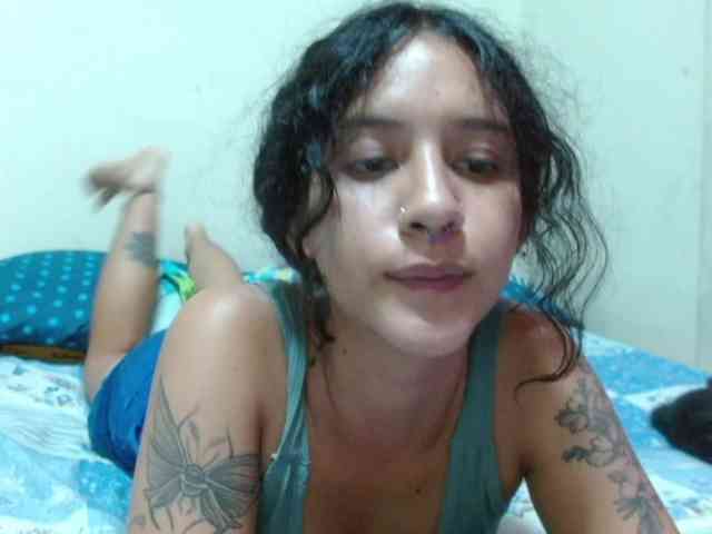 AlinaWoolf webcam