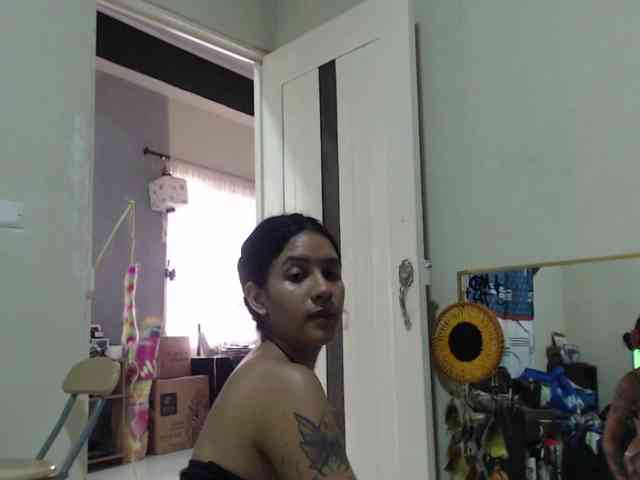 AlinaWoolf webcam