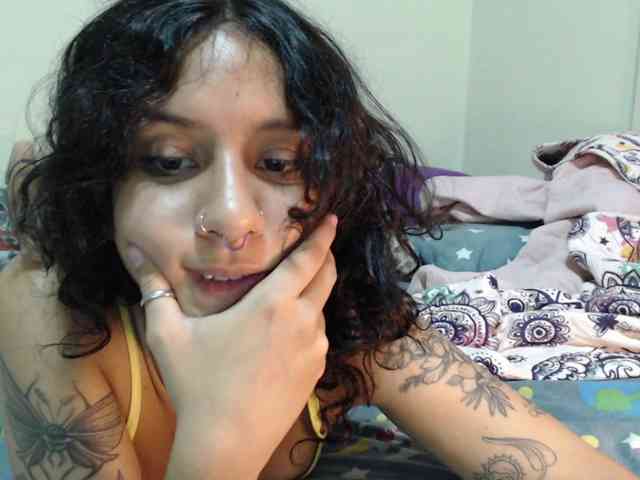 AlinaWoolf webcam