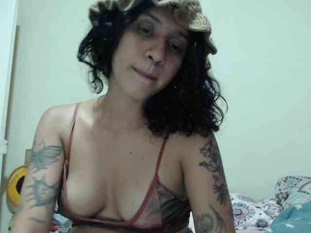 AlinaWoolf webcam