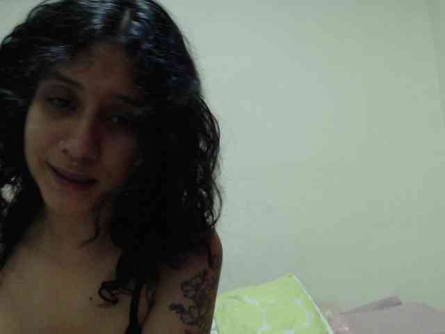 AlinaWoolf webcam