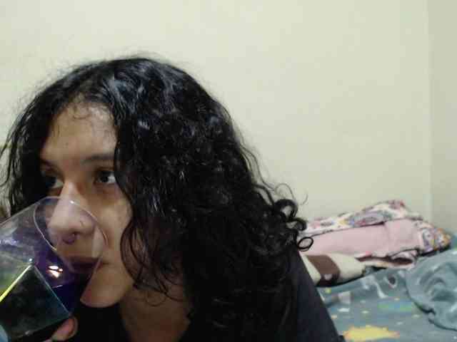 AlinaWoolf webcam
