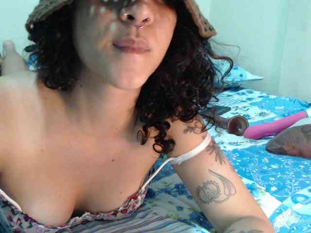 AlinaWoolf webcam