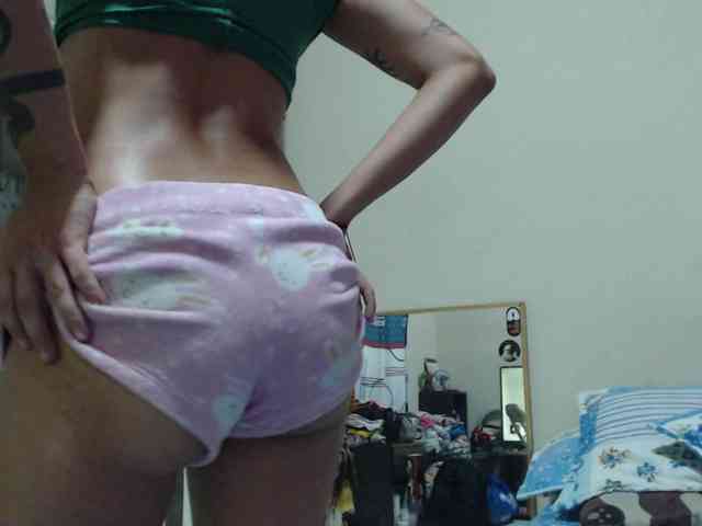 AlinaWoolf webcam