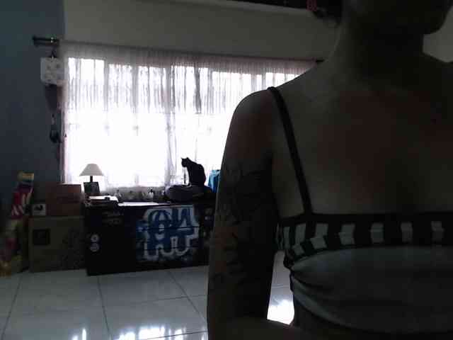 AlinaWoolf webcam