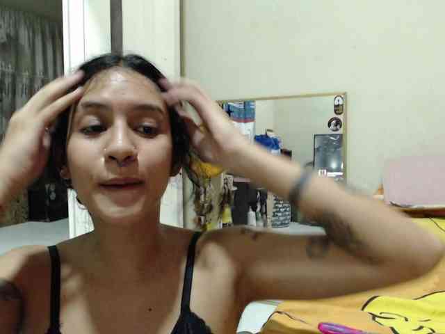 AlinaWoolf webcam
