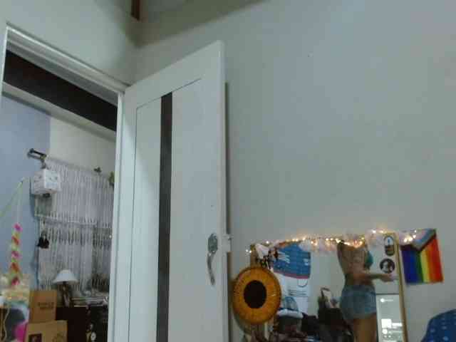 AlinaWoolf webcam