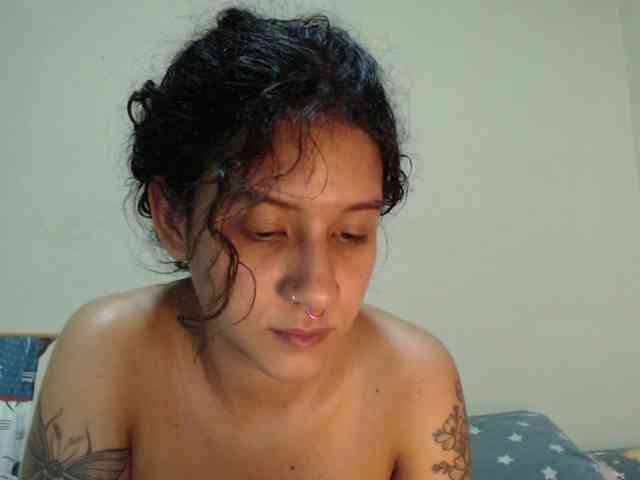 AlinaWoolf webcam
