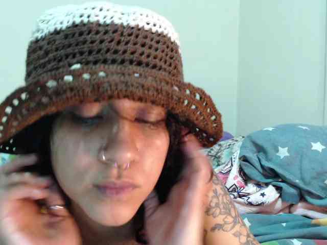 AlinaWoolf webcam