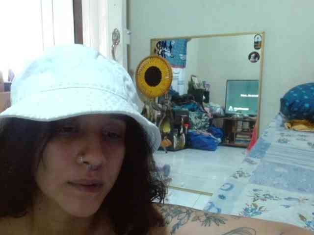 AlinaWoolf webcam