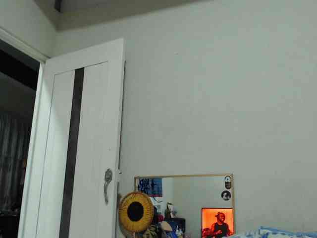 AlinaWoolf webcam